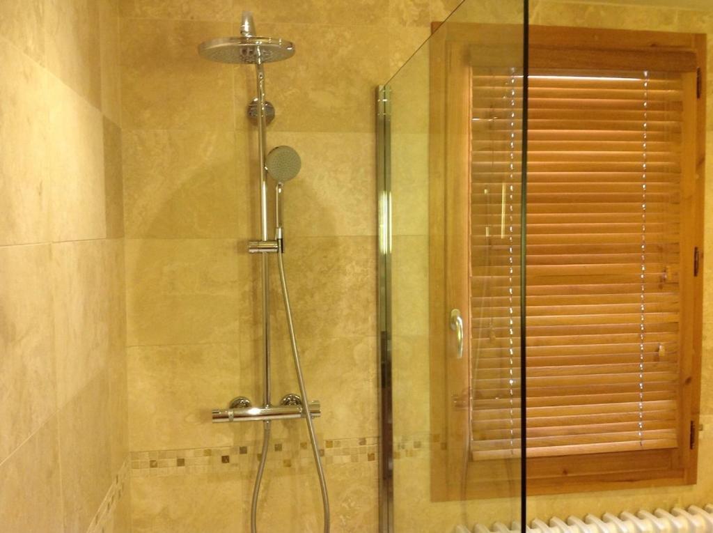 Spacious Ski Chalet In Traditional French Village, Sleeps 8, Four Star With Fibre Broadband Abondance Kültér fotó