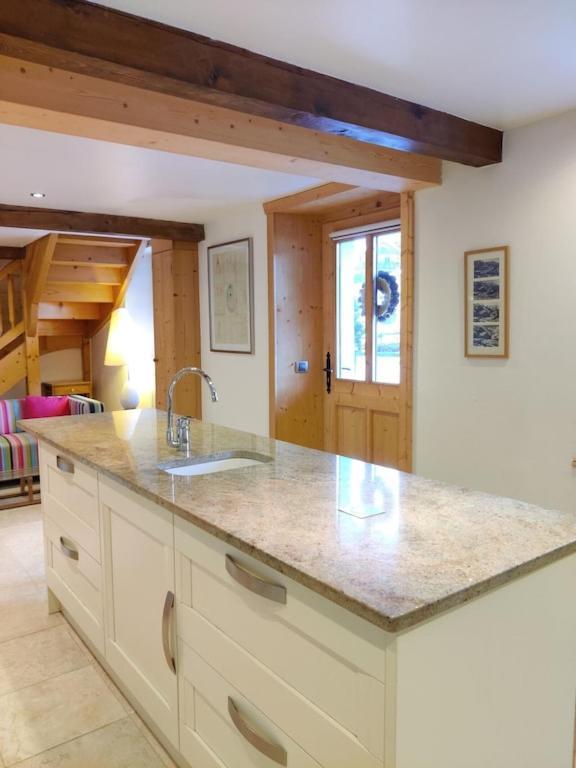 Spacious Ski Chalet In Traditional French Village, Sleeps 8, Four Star With Fibre Broadband Abondance Kültér fotó