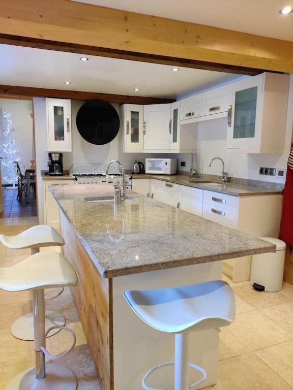 Spacious Ski Chalet In Traditional French Village, Sleeps 8, Four Star With Fibre Broadband Abondance Kültér fotó
